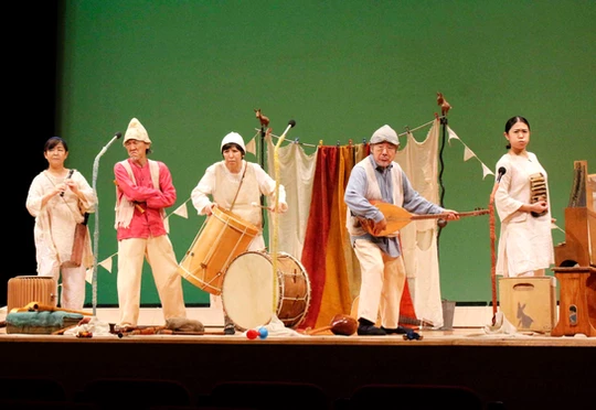 たくさんの音色で楽しく 「ロバの音楽座」が公演