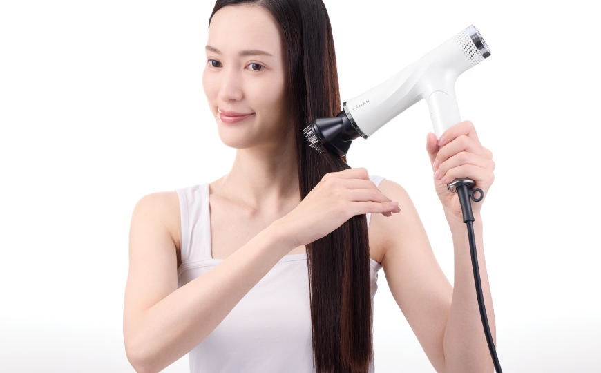 大風量はそのままいつでもどこでも艶髪を叶える「リフトドライヤー