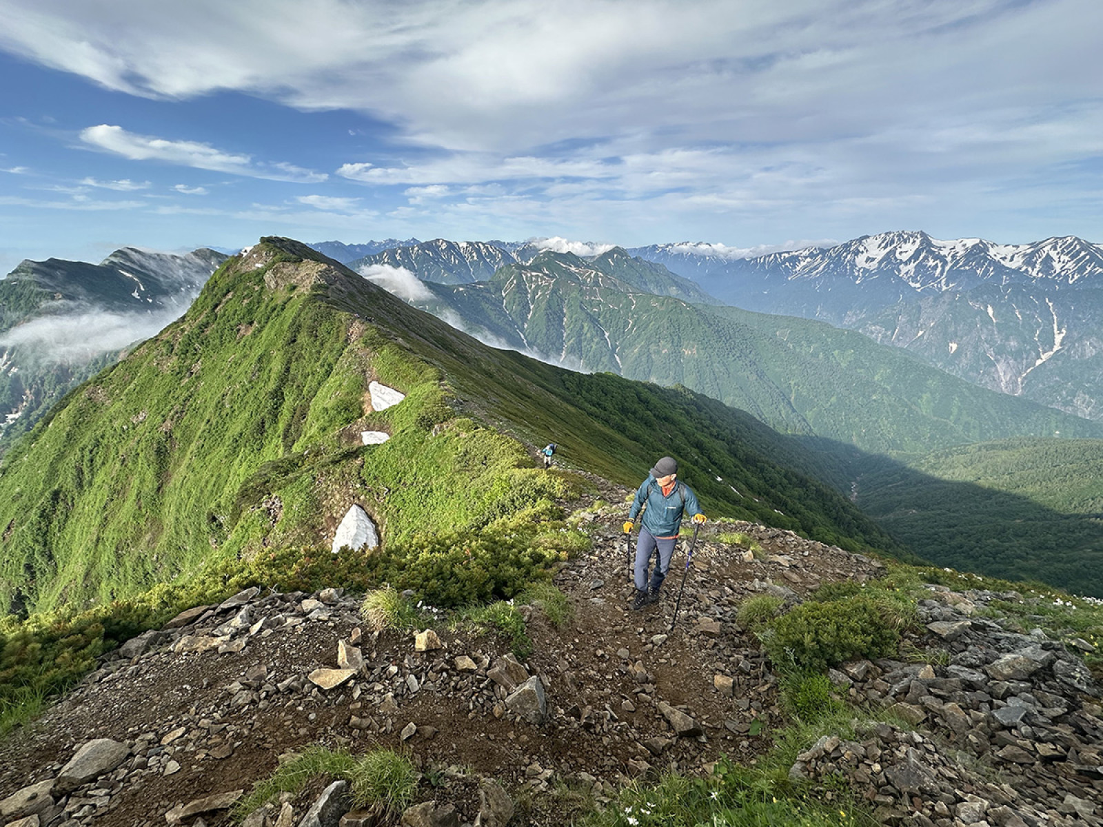雨のち晴れの鹿島槍ヶ岳 - 山と溪谷オンライン