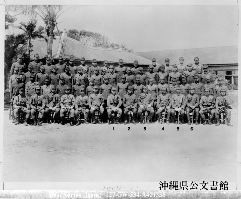 海軍兵のアルバム1冊 生写真 約100枚貼り込み 戦争 軍人 軍隊 風俗