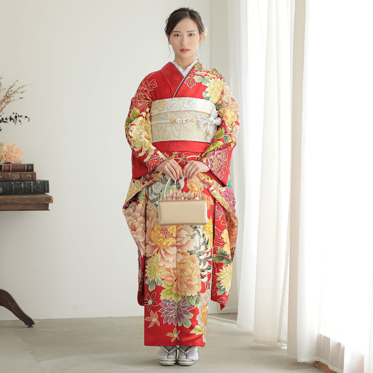 振袖： R2059赤 スワトウ菊牡丹