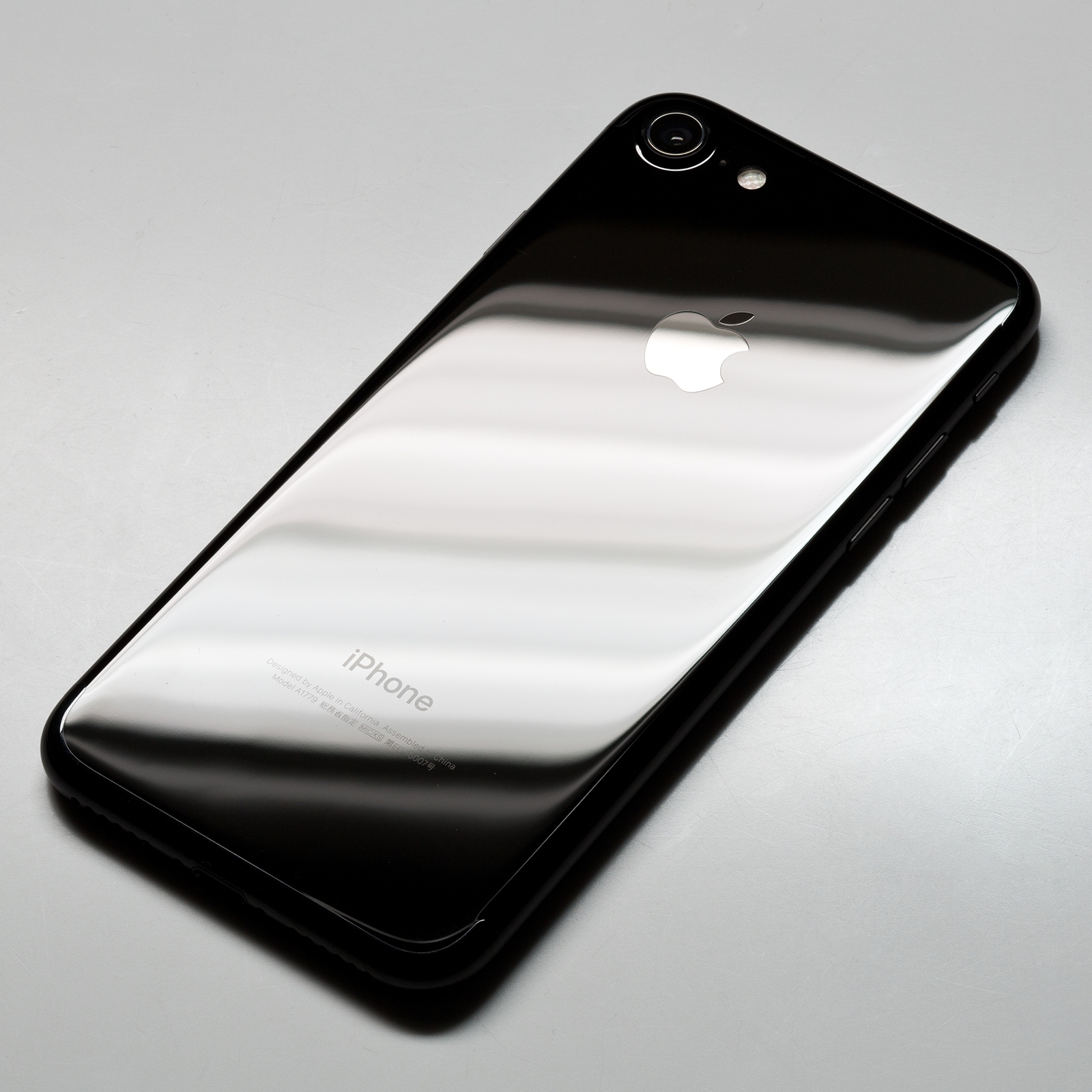 iPhone 7ジェットブラックの秘密 | 日経クロステック（xTECH）