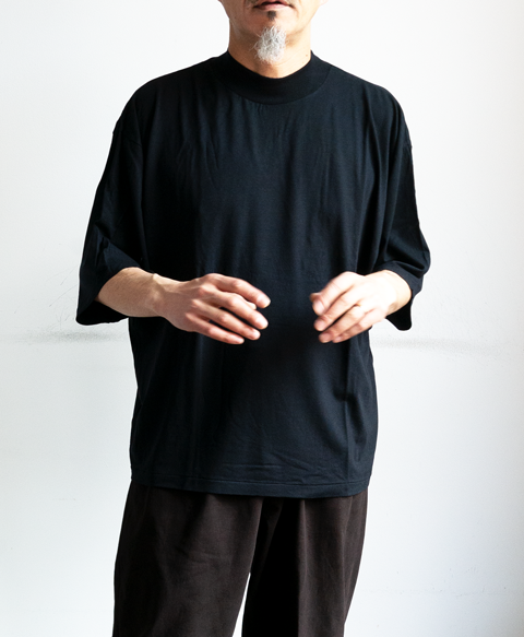 AURALEE Super Soft Wool Jersey Mock-Neck Tee | 大阪心斎橋のメンズ
