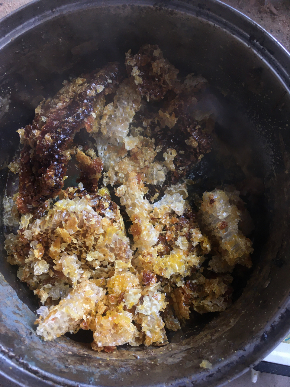 巣クズからミツロウ ニホンミツバチを誘引するために | やまみつや