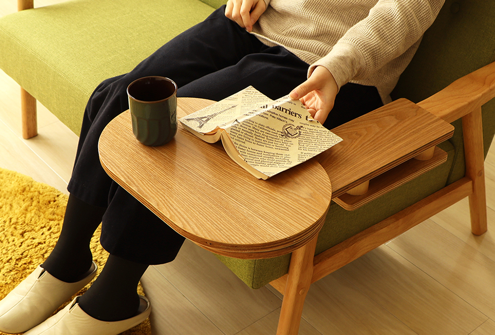 腰を上げずに必要なものに手が届く！後付けできるサイドテーブルを発売