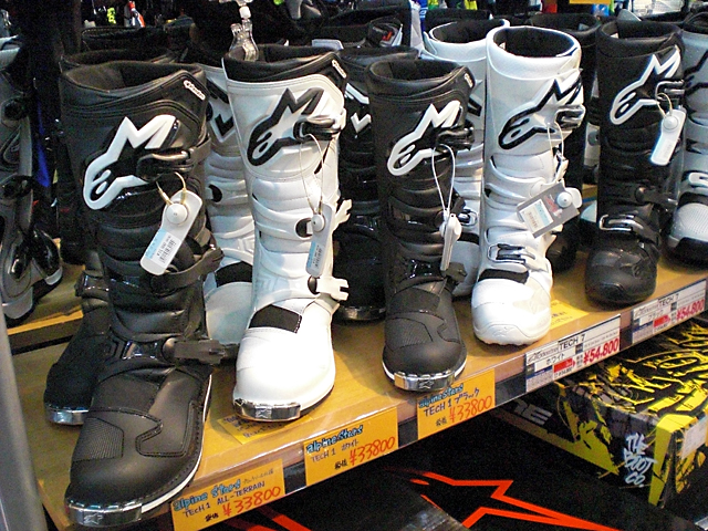 試してみたぞ、alpinestars TECH 1 ブーツ レビュー – Dirt & MOTO