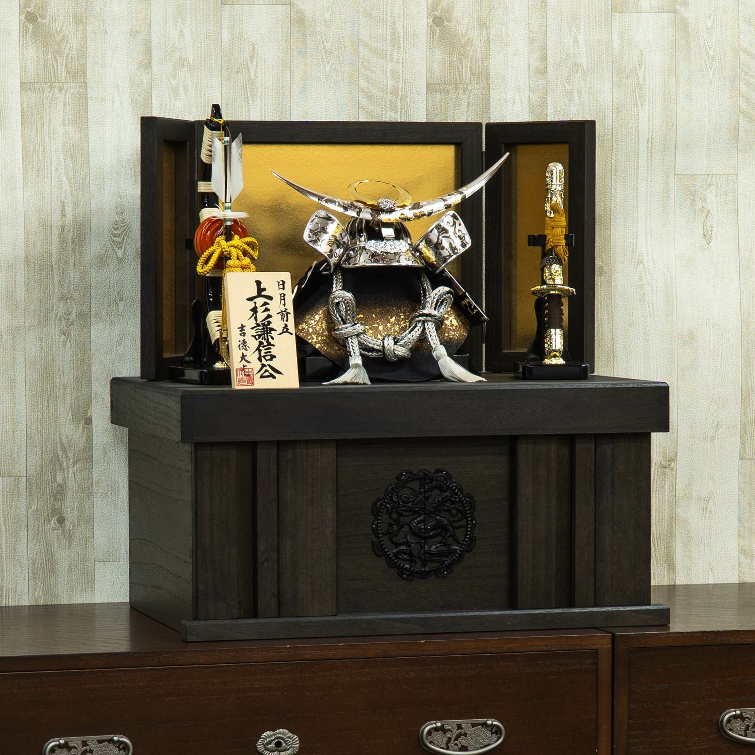 五月人形】黒絲縅 上杉謙信公 兜12号収納箱飾り | 雛人形（ひな人形