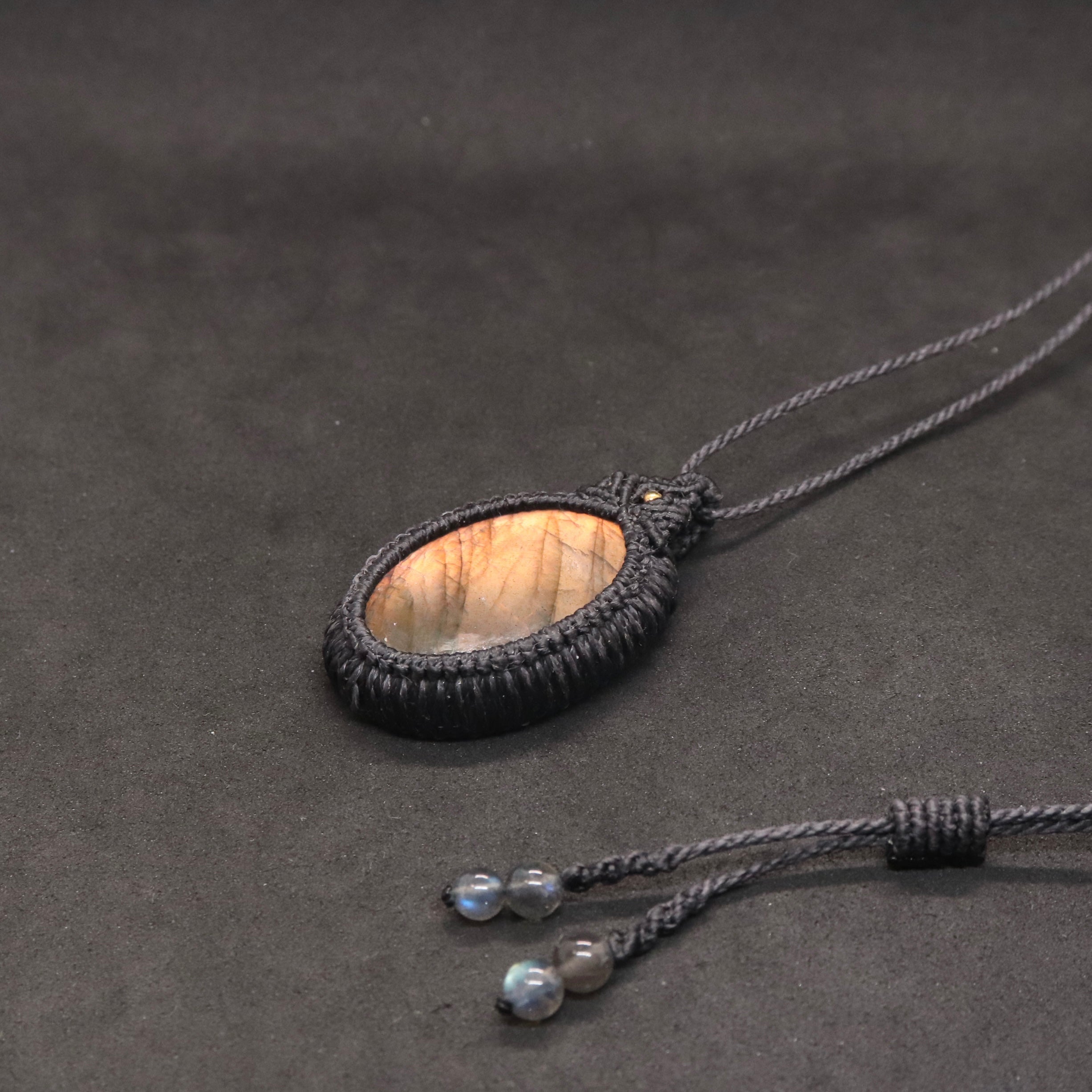 オレンジラブラドライトマクラメネックレスom18 – 天然石屋 優月堂