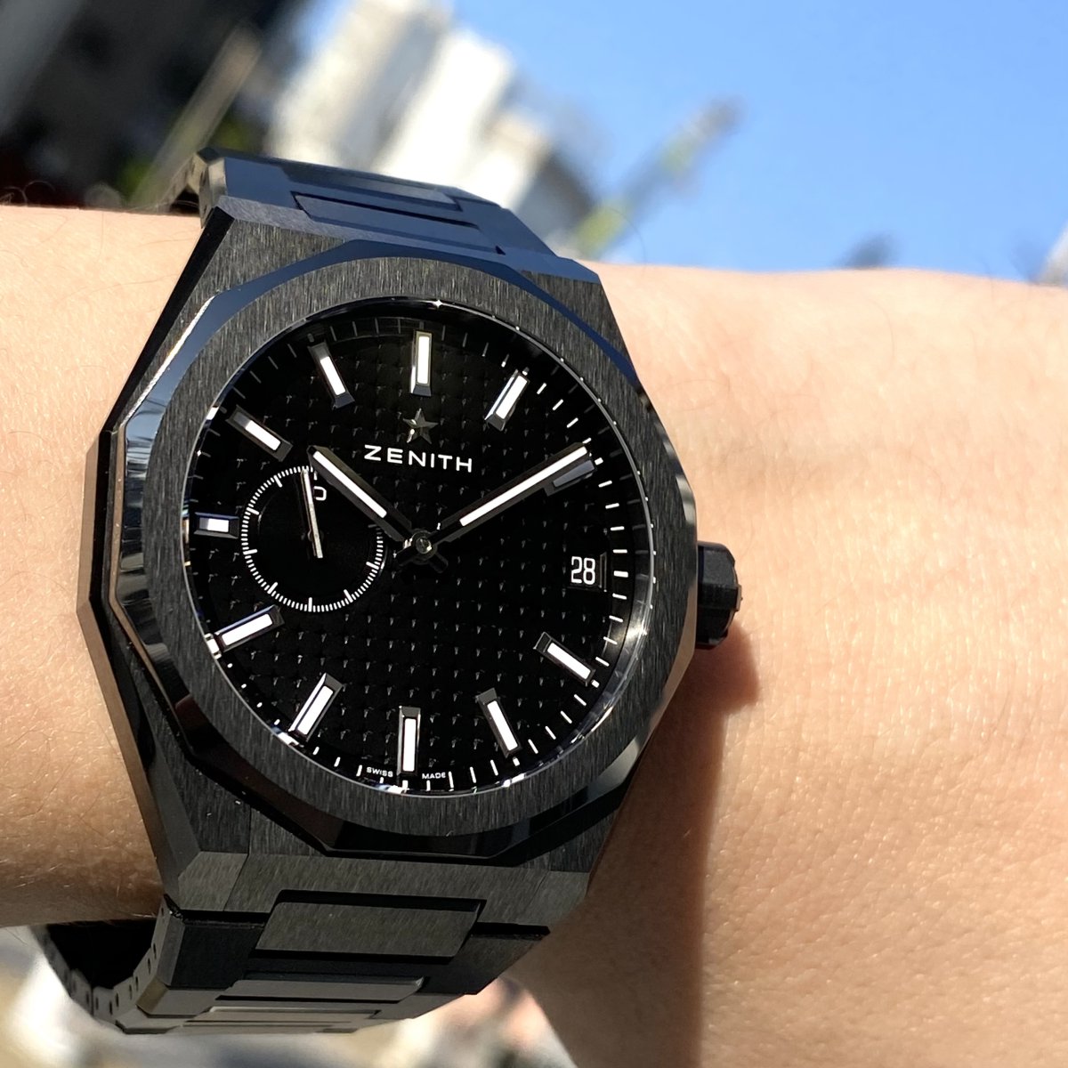 オールブラックで味わう極上の一本【デファイスカイライン セラミック