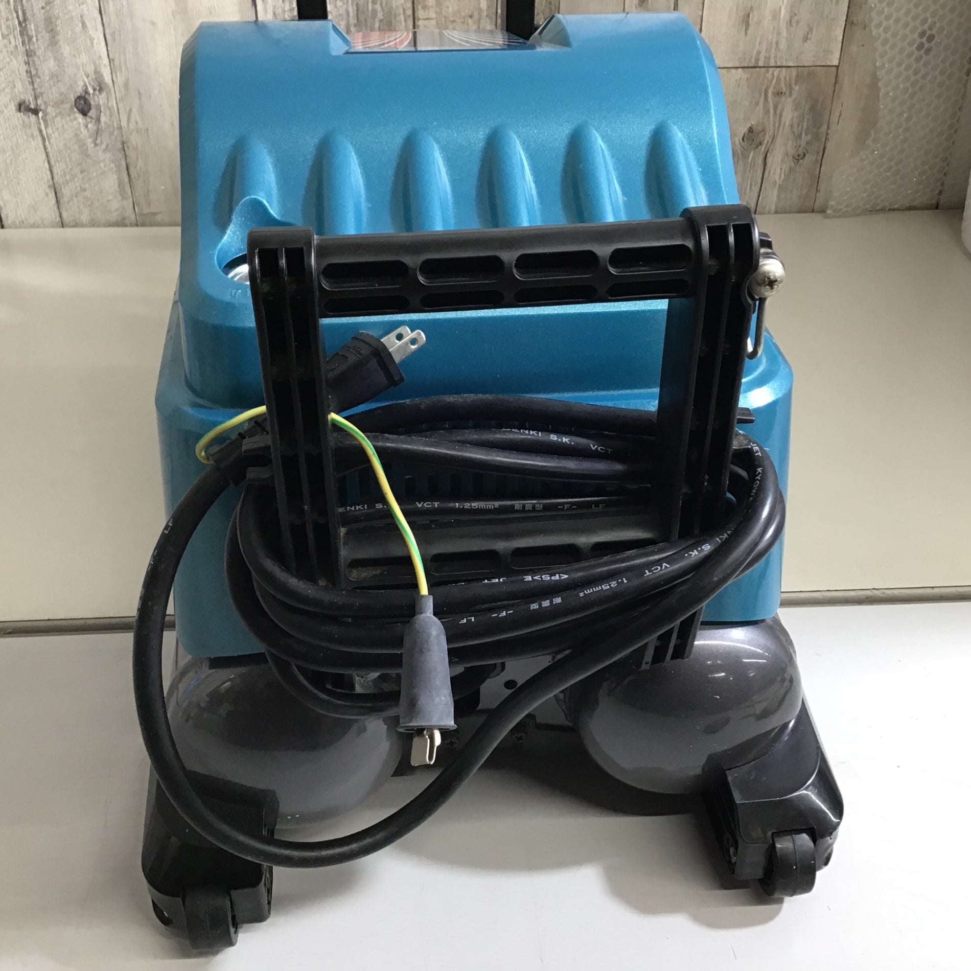 ☆マキタ(makita) 常圧/高圧エアコンプレッサー AC400X【戸田店