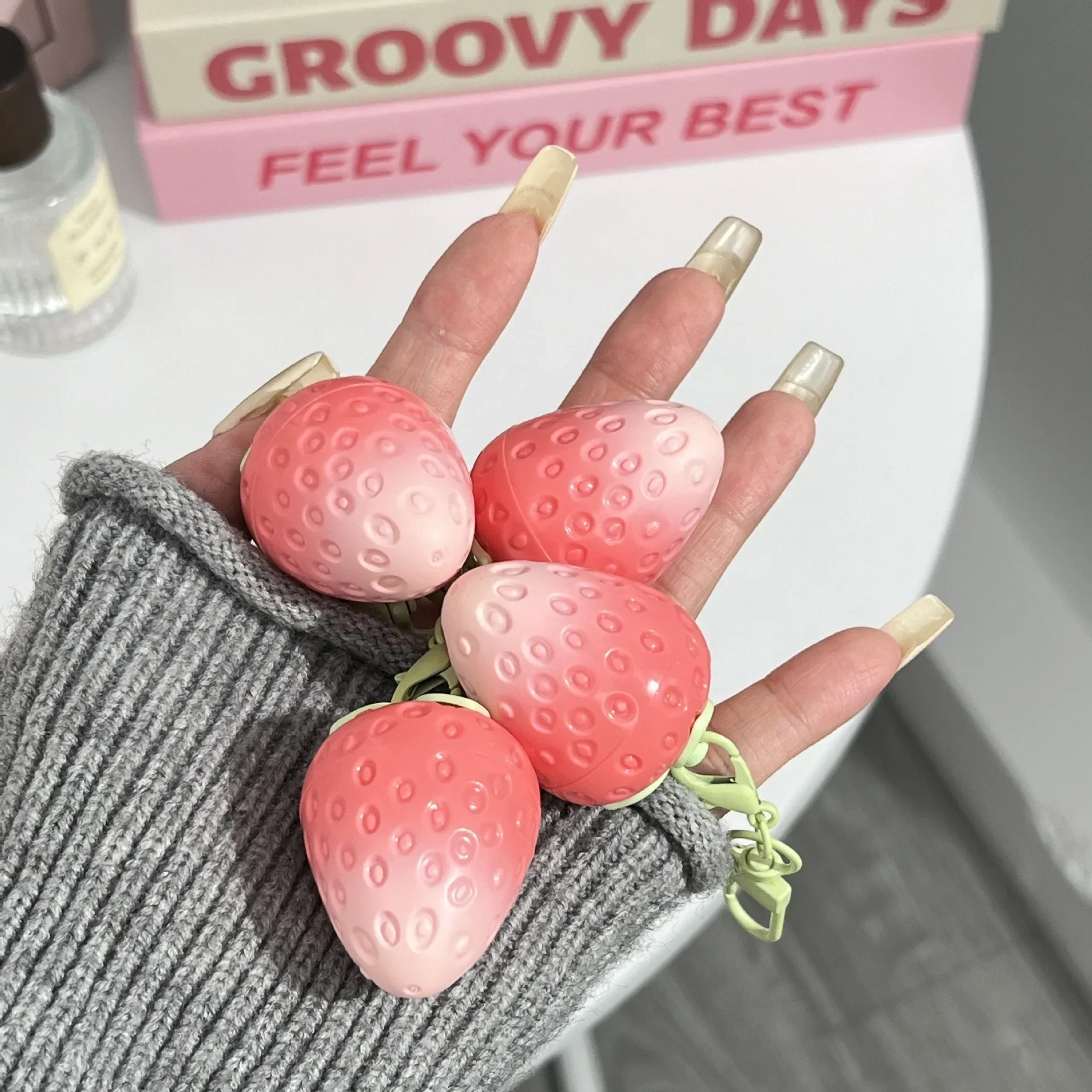 ミニイチゴウォームチェンジリップクリーム保湿抗乾燥持ち運びが簡単抗