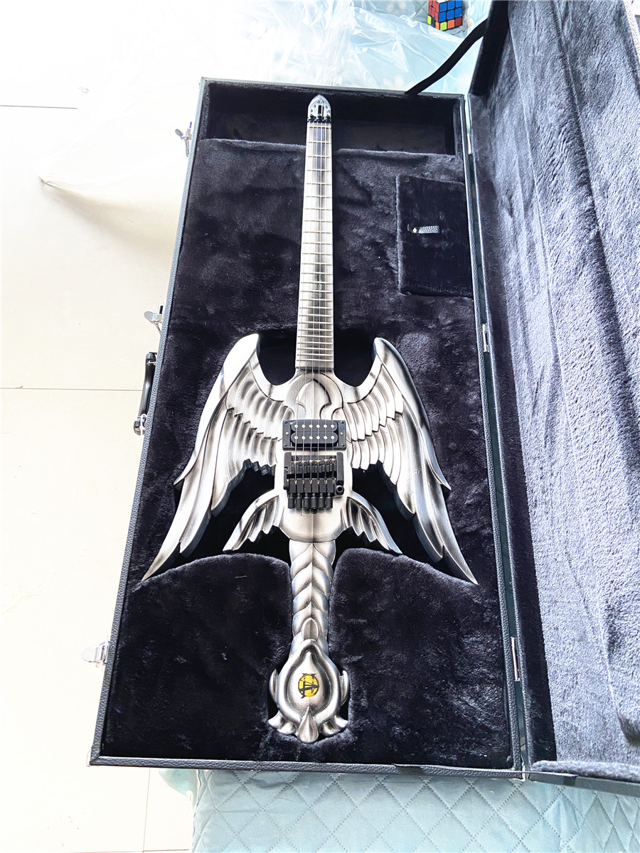 彫刻された剣の形をしたエレキギター,黒,銀の塗装アクセサリー,送料