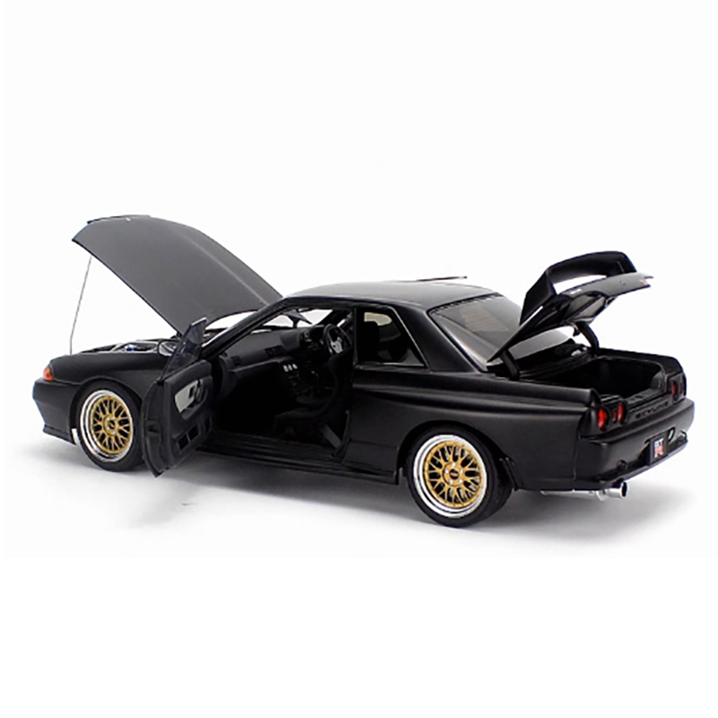 AUTOart 1:18 Scale R32 Alloy Car Model Adult Classic Collection