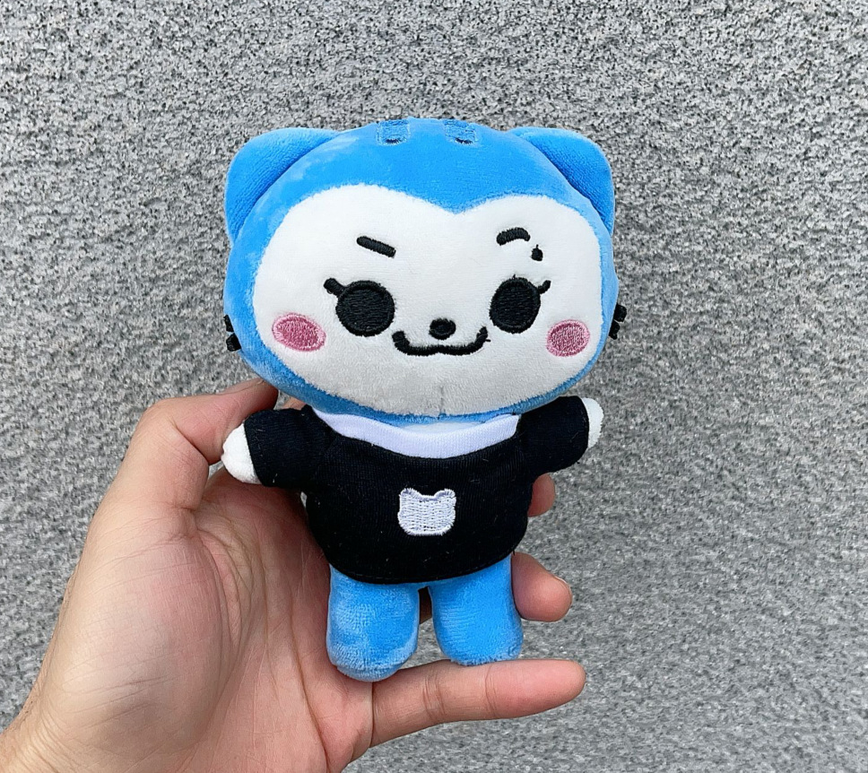 Kpop itzyの人形のフィギュア、ぬいぐるみ、キーホルダー、世界ツアー