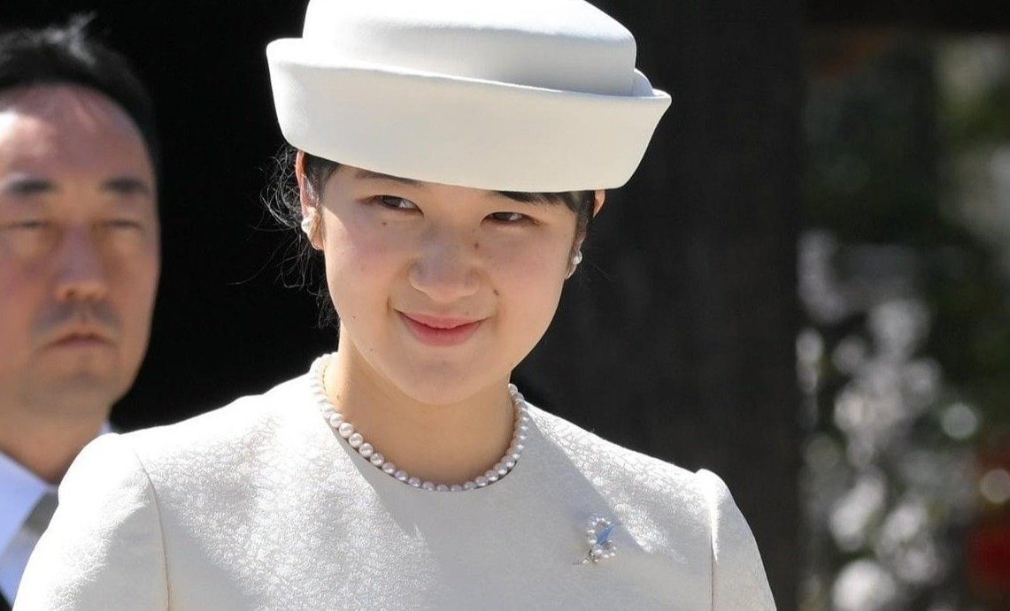 2ページ目)愛子さまが明治神宮に参拝 ご愛用の「11粒の真珠のブローチ