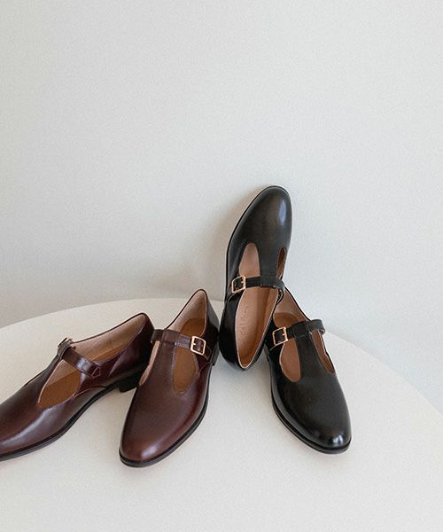 レザーTストラップシューズ | A de Vivre（アドゥヴィーヴル）公式