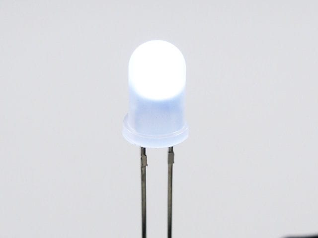 抵抗内蔵5mmLED 5V 白色 OSW5DK5B62A-5V: オプトエレクトロニクス 秋月
