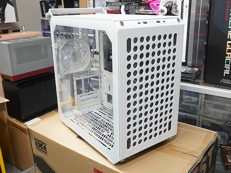 自分で組み立てるPCケース 「QUBE 500 Flatpack」がCooler Masterから