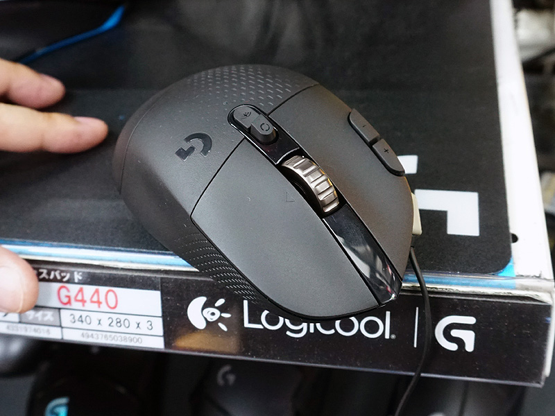 15個のプログラムボタンを備えた「G604 LIGHTSPEEDゲーミングマウス
