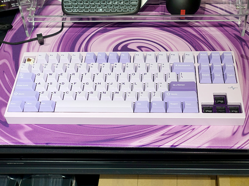 ワイヤレス対応の金属筐体テンキーレスメカニカルキーボード「Crush 80