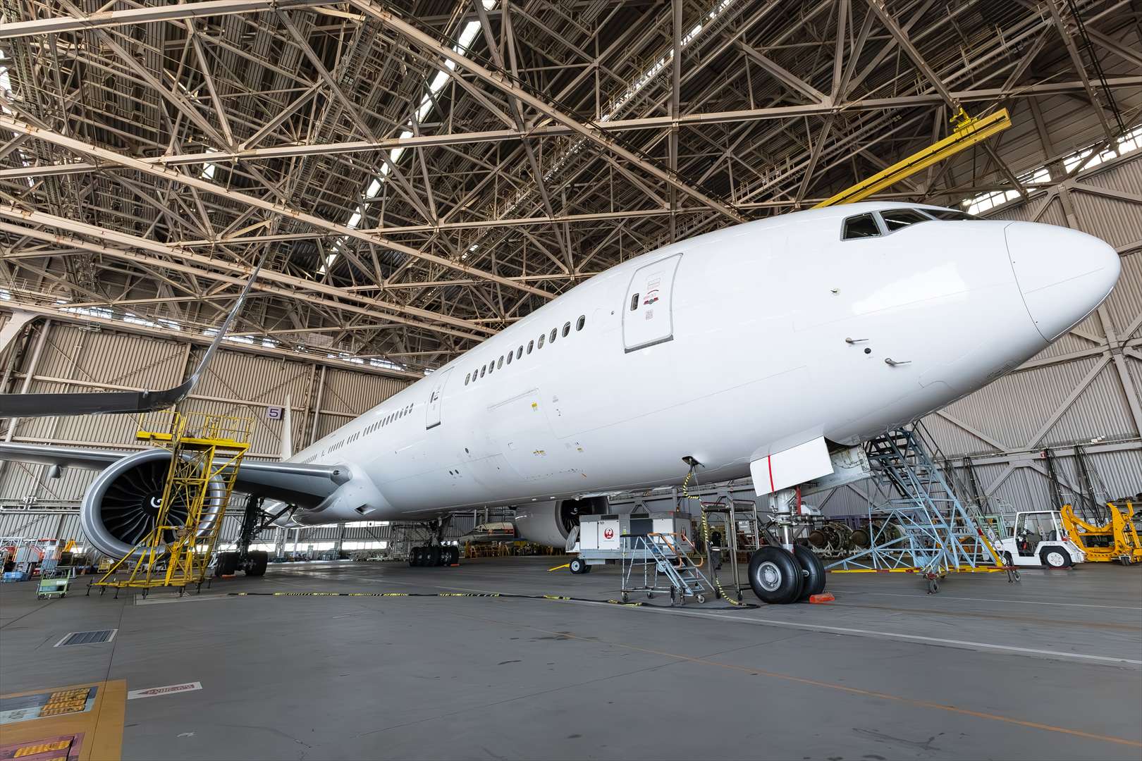 塗装も機内もすっきりした、元「oneworld」のトリプルセブン。羽田で