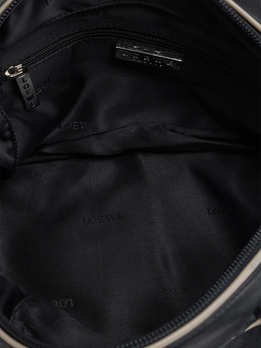 LOEWE ロゴ刻印ナッパレザーハンドバッグ