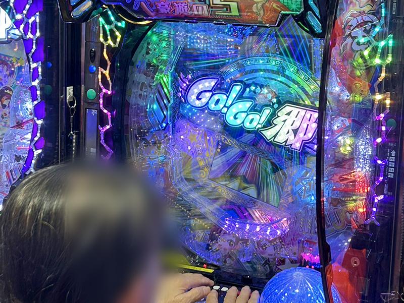 豪遊”スペックの郷ひろみ最新機種が先行導入｜ニューギン｜パチンコ