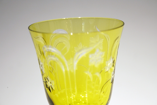 バカラ「黄色ガラス花文様ワイングラス」《アンティックかとう》