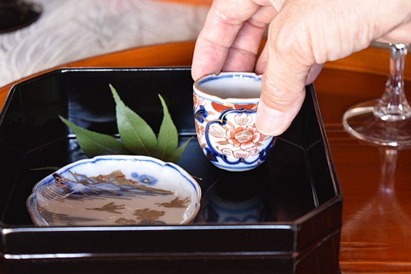 伊万里 色絵 窓絵に牡丹と菊 元禄伊万里写し のぞき猪口 - 生活骨董と