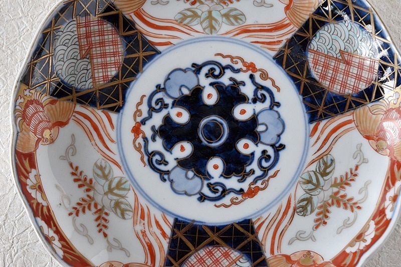 伊万里 色絵 桐に鳳凰 輪花型 七寸皿 - 生活骨董と古布のアンティーク