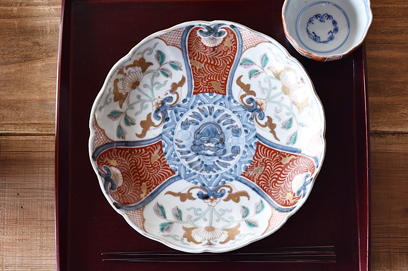 伊万里 色絵 獅子草花模様 輪花型七寸皿 - 生活骨董と古布の