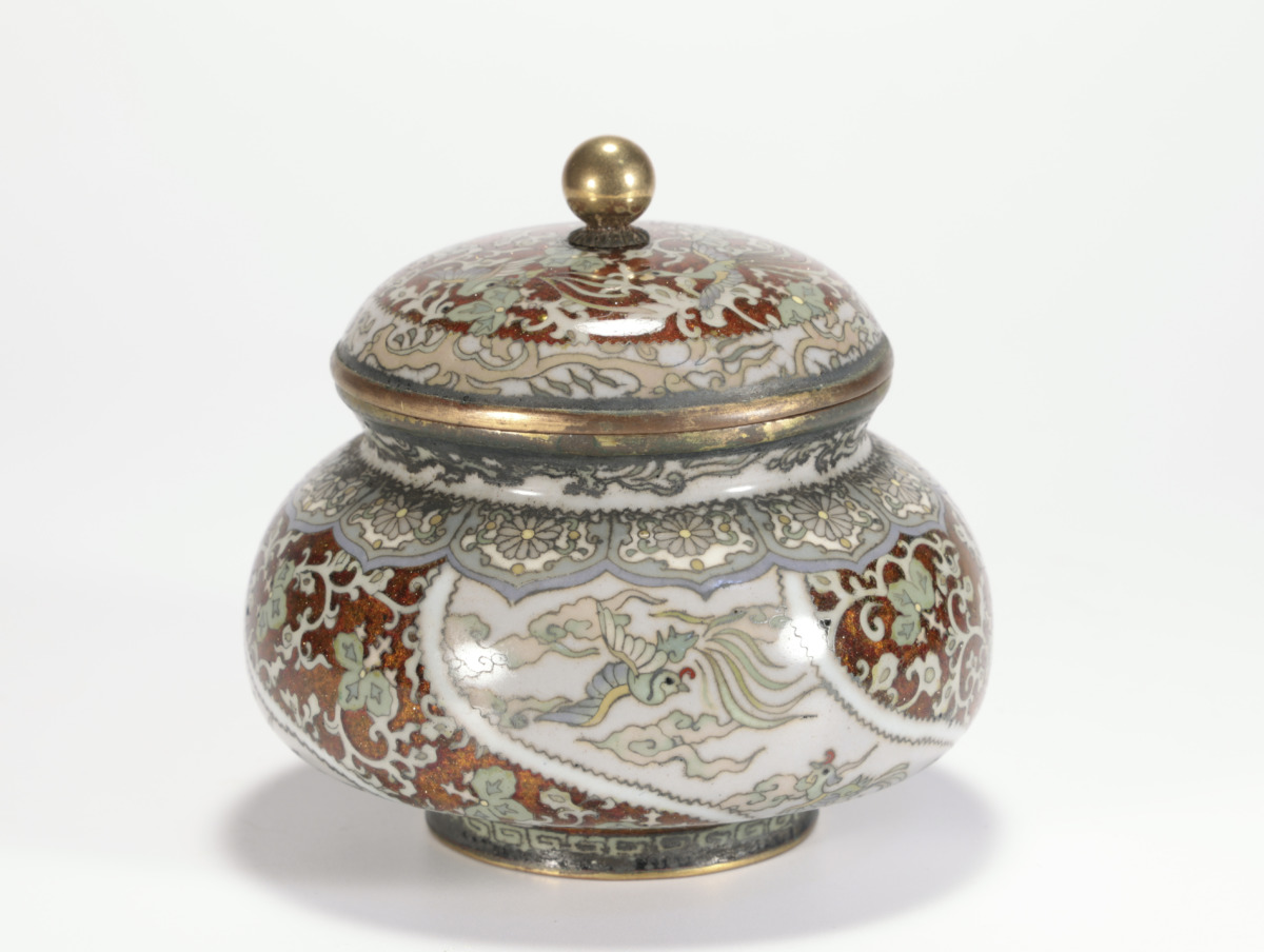 香炉 鳳凰蝶草花文・菊文三つ足有線七宝香炉 香道具 御茶道具 明治時代