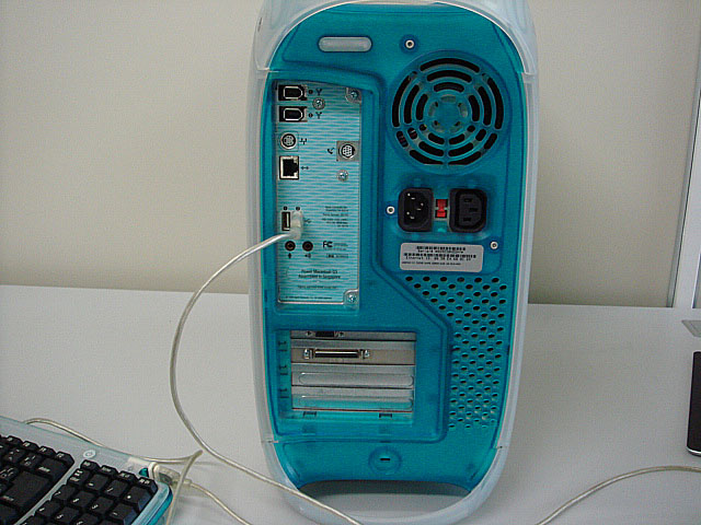 Power Macintosh G3 Blue & White (Apple) 1999年 | 古いハードに囲ま
