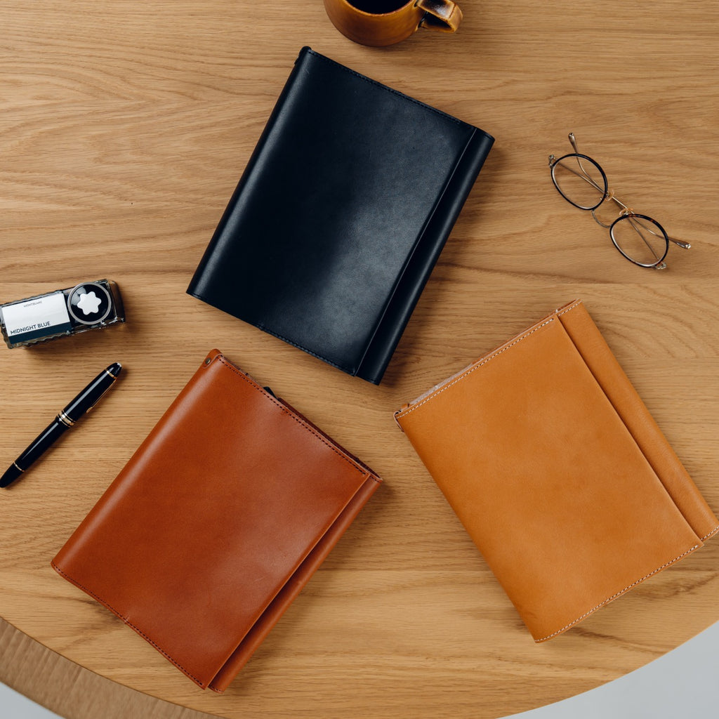 Notebook cover for carrying a pen, A5 size [Tochigi leather] – &Liebe