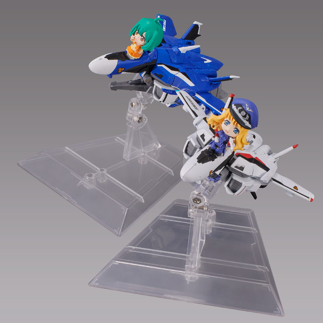 マクロスF」シェリル、ランカがバルキリーとセットに♪ ガウォーク形態