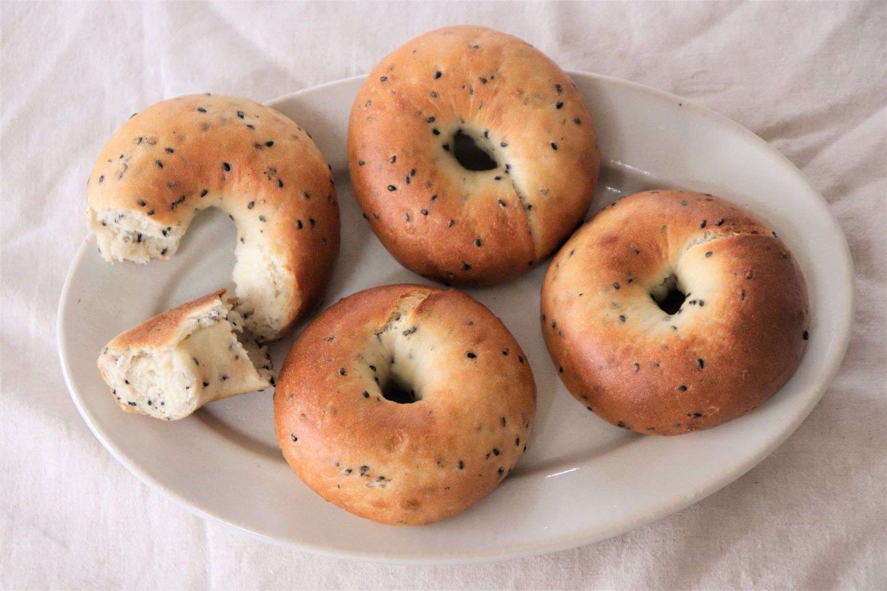 一次発酵いらずで時短！もちもちヘルシー「お豆腐ベーグル」レシピ