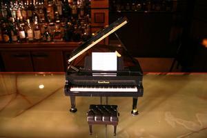 ASCII.jp：セガトイズ、片手で持てるグランドピアノ『グランド