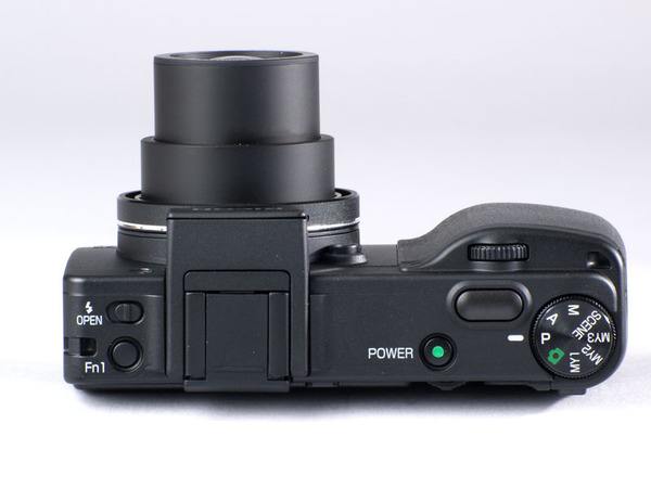 ASCII.jp：RICOH GX200、趣味を極める人のコンパクトズーム (1/4)
