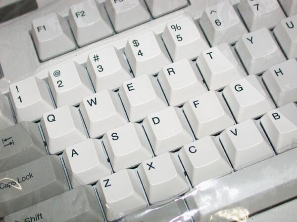 ASCII.jp：東プレ、英語配列/テンキーレスのキーボードがデビュー！