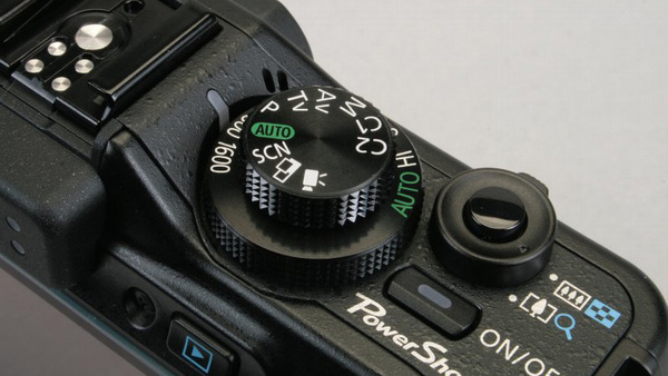 ASCII.jp：黒光りこそが男のステータス、PowerShot G10 (1/4)