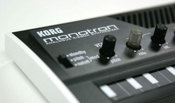 ASCII.jp：時代は新しいアナログへ 電子楽器「monotron」が生まれた