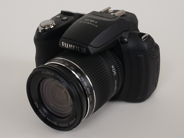 ASCII.jp：広角24mmで撮れて暗所にも強い!? 富士「FinePix HS10」 (1/4)