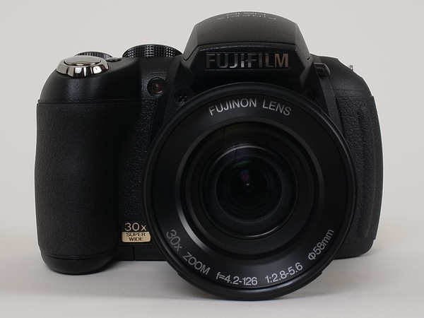 ASCII.jp：広角24mmで撮れて暗所にも強い!? 富士「FinePix HS10」 (1/4)