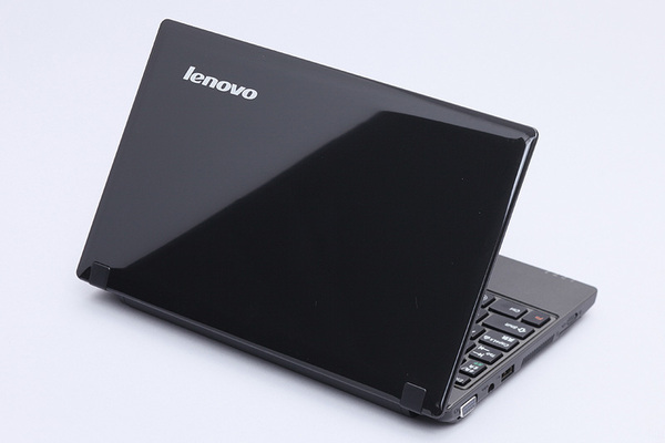 ASCII.jp：IdeaPad S10-3（1）──タイプも快適、使えるネットブック