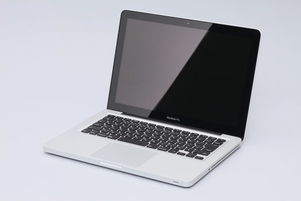ASCII.jp：ついに64bitモード標準！ 13インチMacBook Proを試す (1/3)