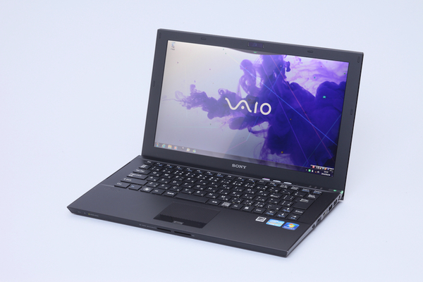 ASCII.jp：究極のハイエンドモバイル、「VAIO Z」夏モデルを試す (1/6)