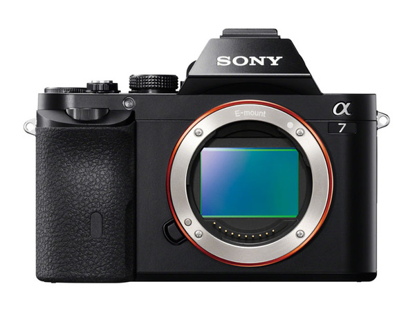 ASCII.jp：フルサイズのミラーレス一眼！ ソニー「α7」登場 (1/2)