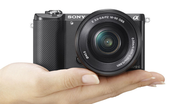 ASCII.jp：レンズキットで5万円台！ 無線LAN内蔵のソニー「α5000」登場