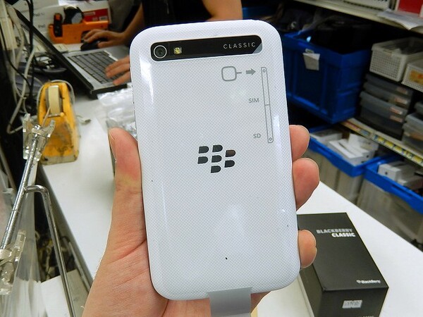 ASCII.jp：王道デザインの「BlackBerry Classic」にホワイト追加