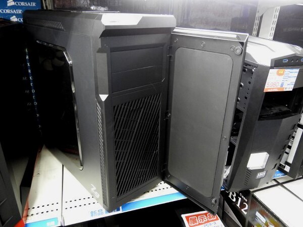 ASCII.jp：Zalman久々の新型ケース！ 開閉式フロントパネル装備の「Z9